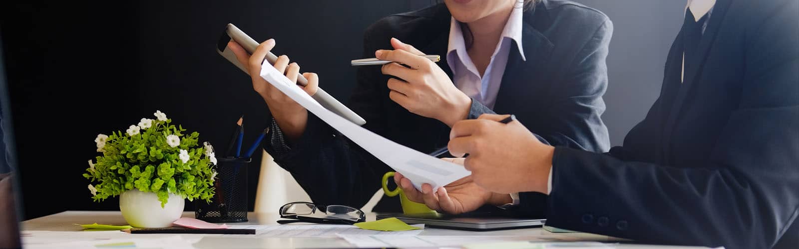 Demystifying IRS Payment Programs: How Can a Tax Debt Attorney in Mississippi Assist You? 1 Lawyers strategizing